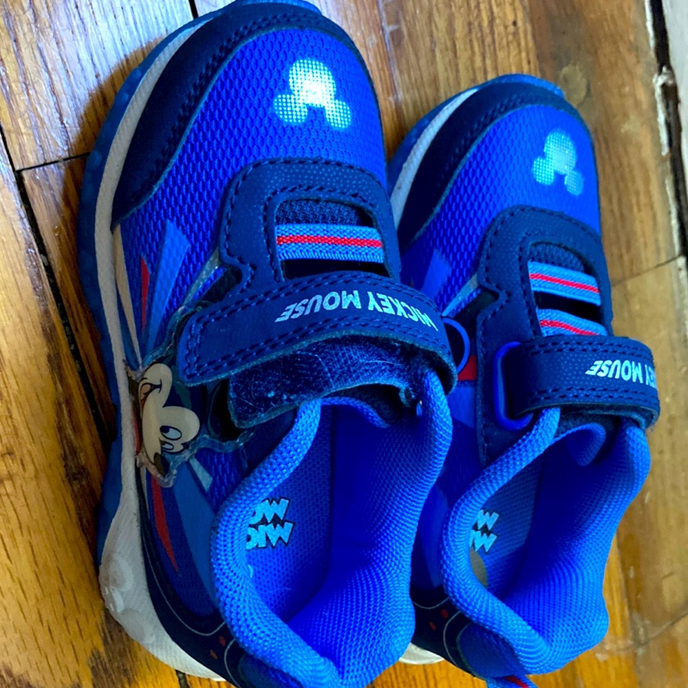 Size 8 Blue Micky Mouse light up shoes